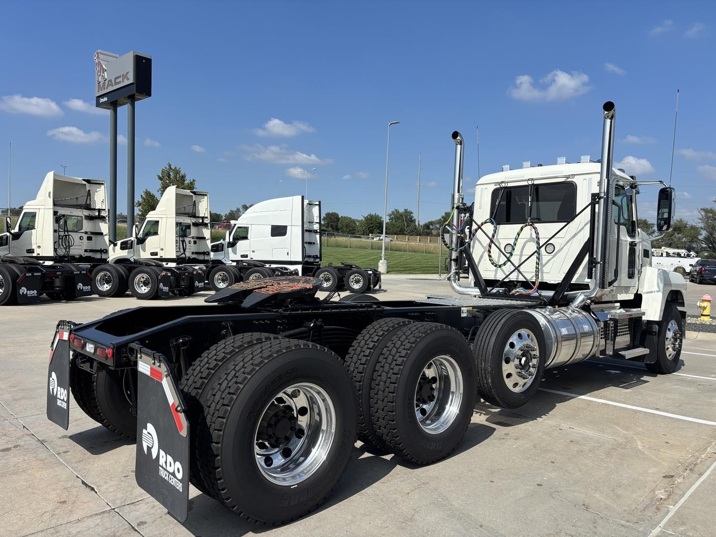 2027 MACK PINNACLE 84T 2027 MACK PINNACLE 84T - image 5 of 6