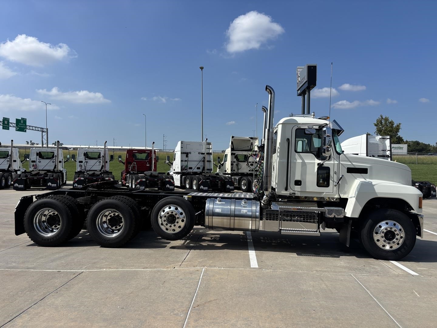 2027 MACK PINNACLE 84T 2027 MACK PINNACLE 84T - image 6 of 6