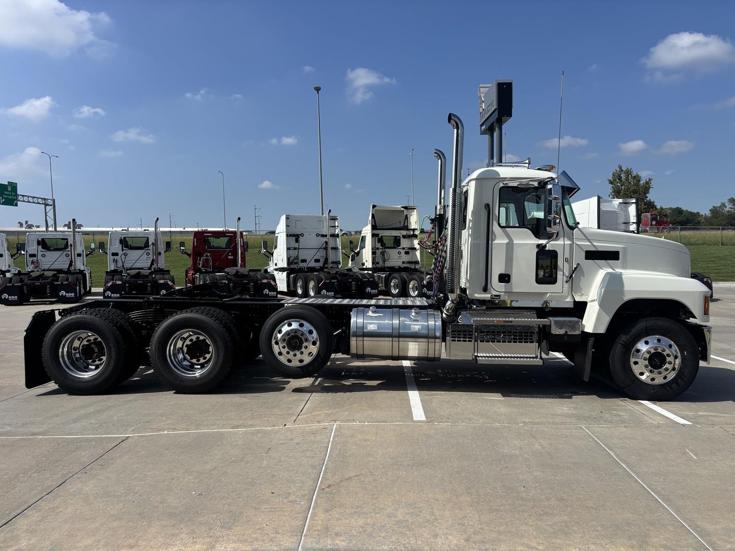 2027 MACK PINNACLE 84T 2027 MACK PINNACLE 84T - image 6 of 6