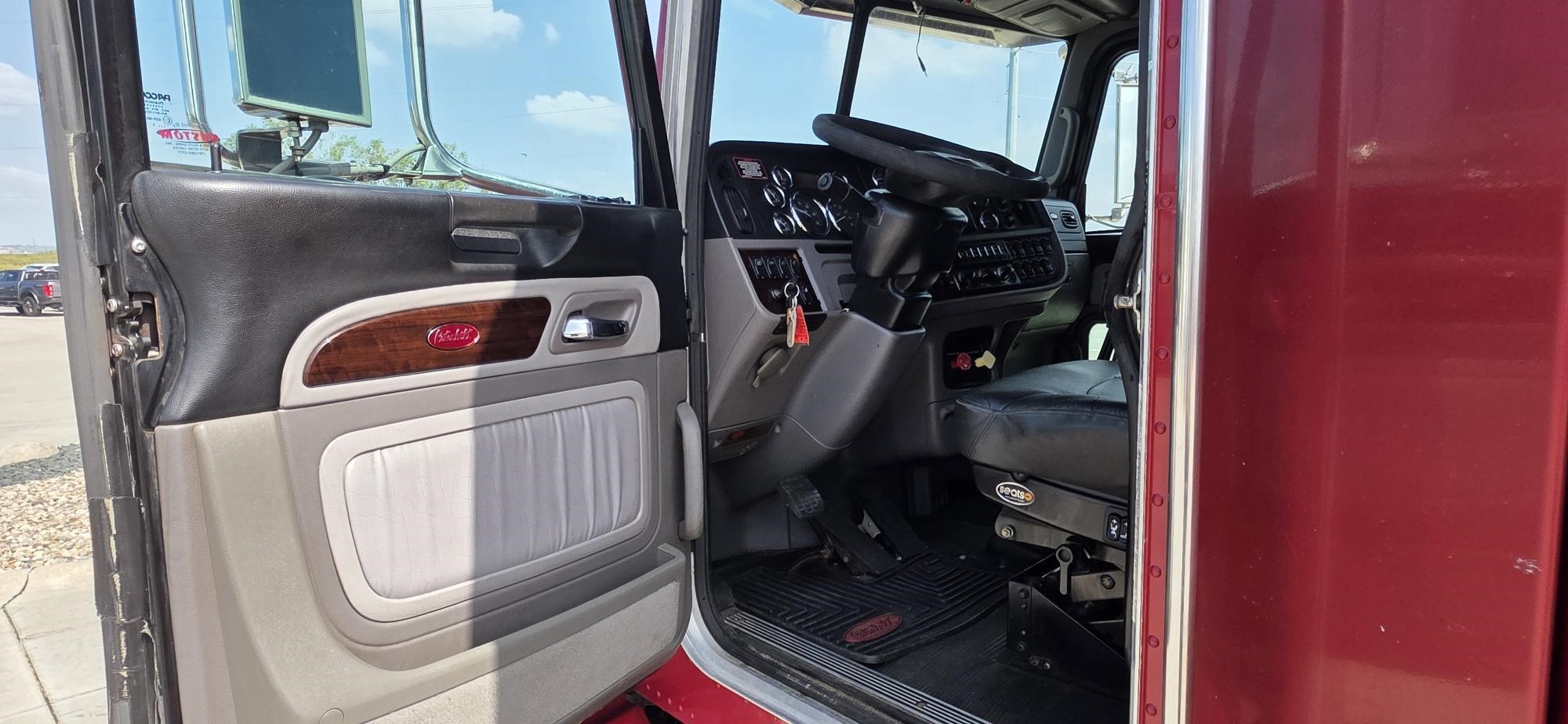 2013 PETERBILT 386 11044253299 2013 PETERBILT 386 11044253299