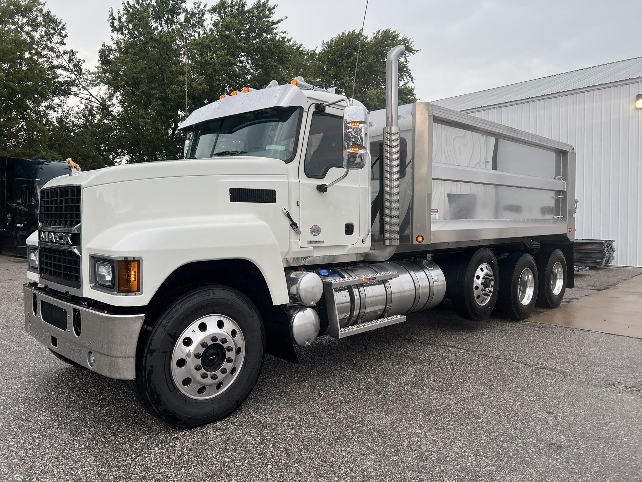 2027 MACK PINNACLE 84T 11045409695 2027 MACK PINNACLE 84T 11045409695