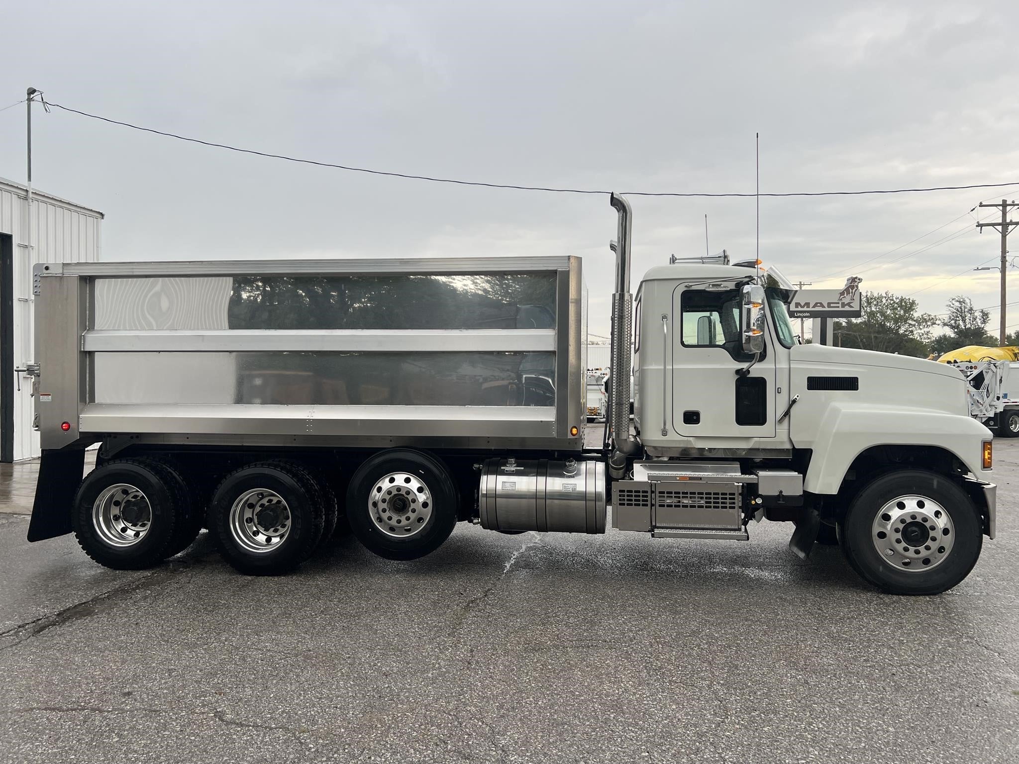 2027 MACK PINNACLE 84T 11045410046 2027 MACK PINNACLE 84T 11045410046
