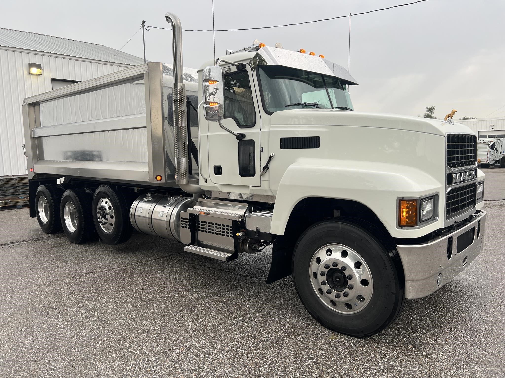 2027 MACK PINNACLE 84T 11045410104 2027 MACK PINNACLE 84T 11045410104