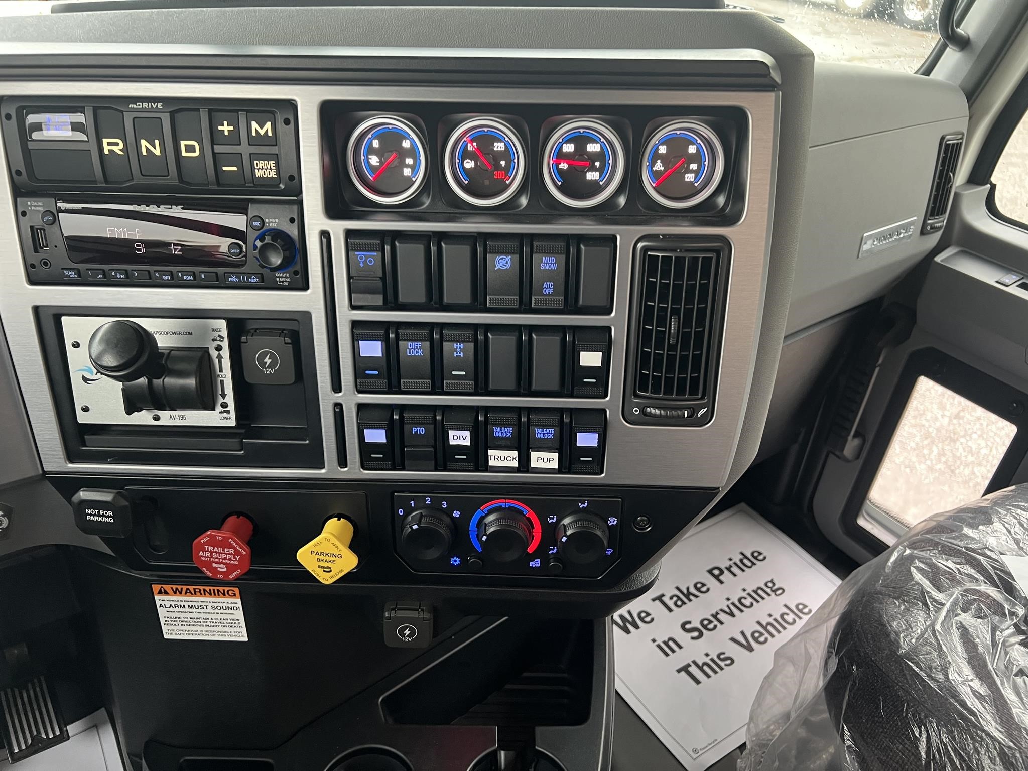 2027 MACK PINNACLE 84T 11045410397 2027 MACK PINNACLE 84T 11045410397