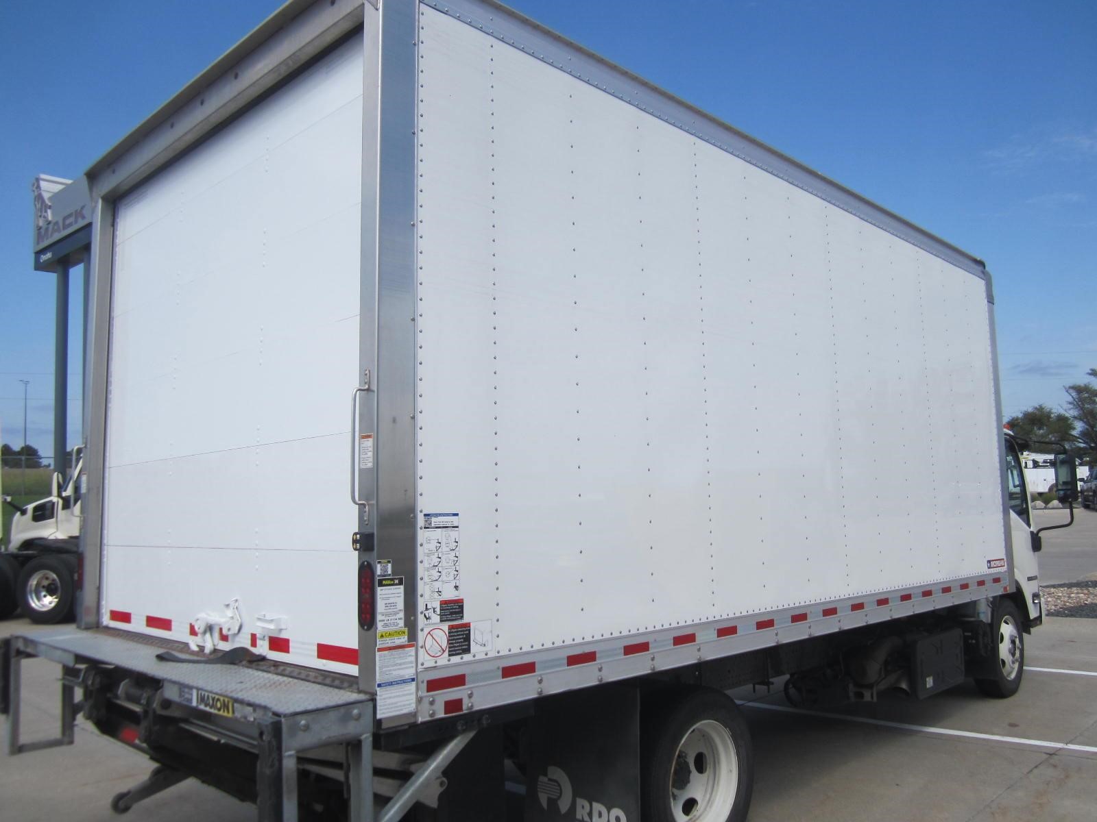 2022 ISUZU NRR 11045445104 2022 ISUZU NRR 11045445104