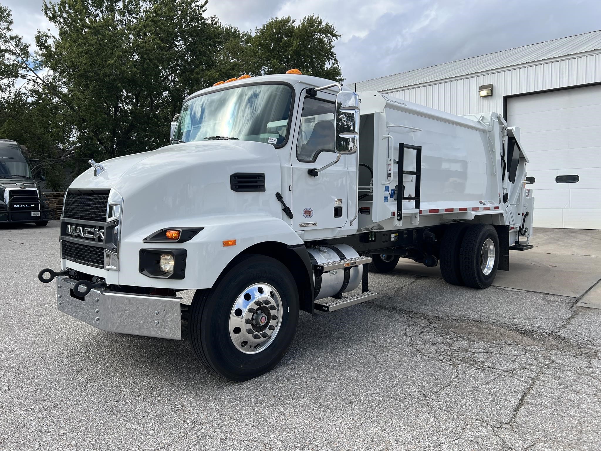 2026 MACK MD6 2026 MACK MD6 - image 1 of 6