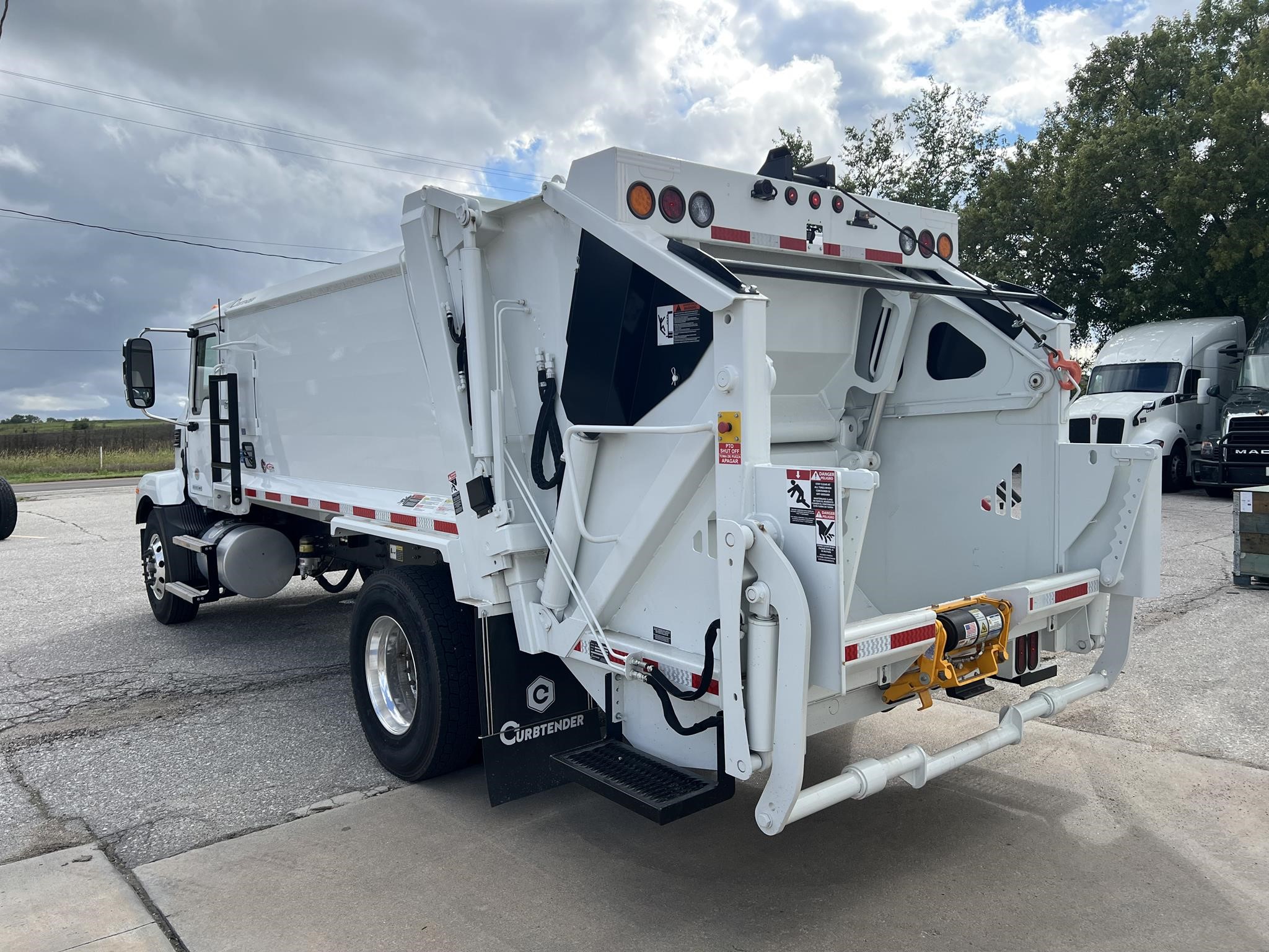 2026 MACK MD6 2026 MACK MD6 - image 3 of 6