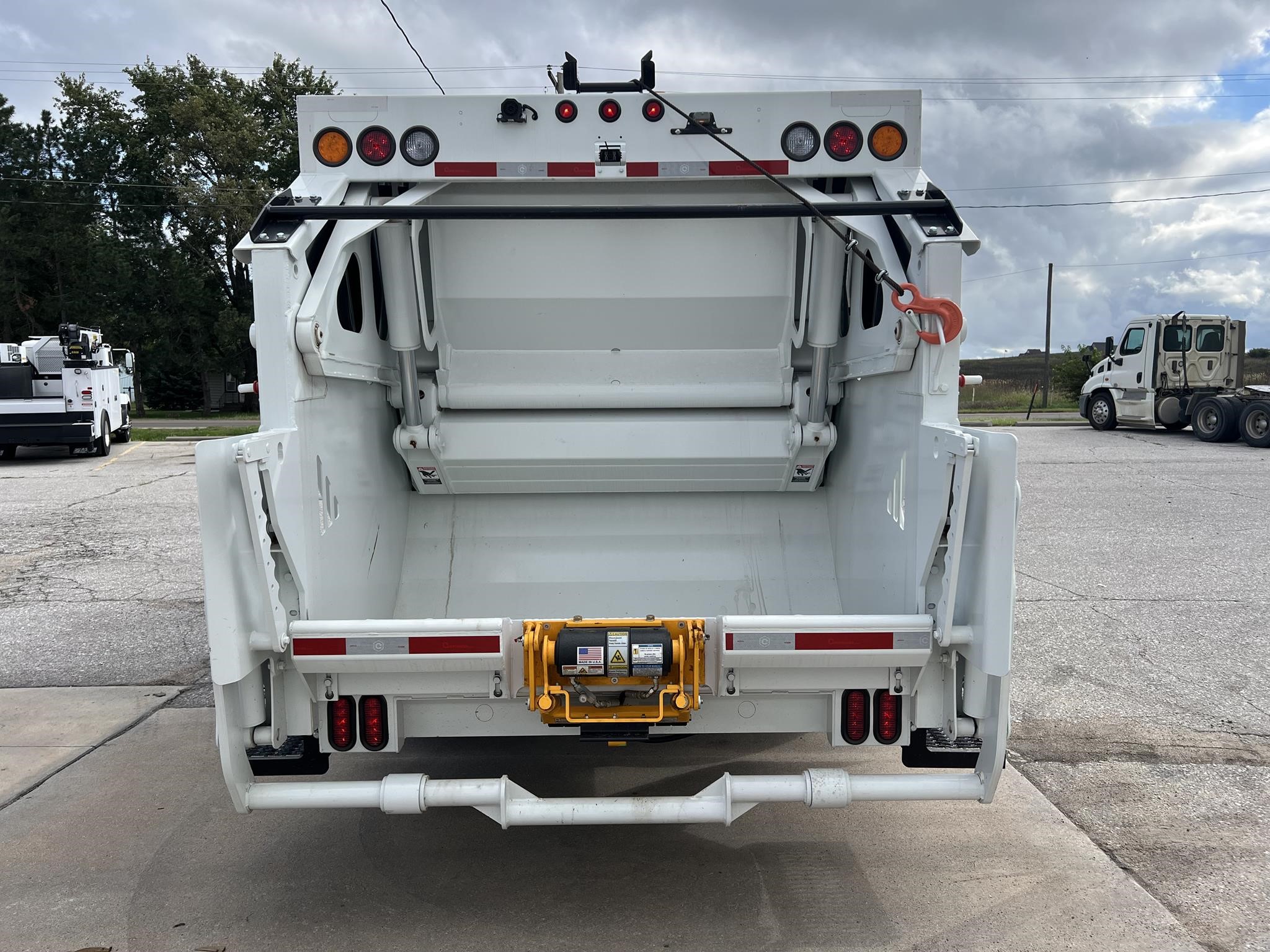 2026 MACK MD6 2026 MACK MD6 - image 4 of 6