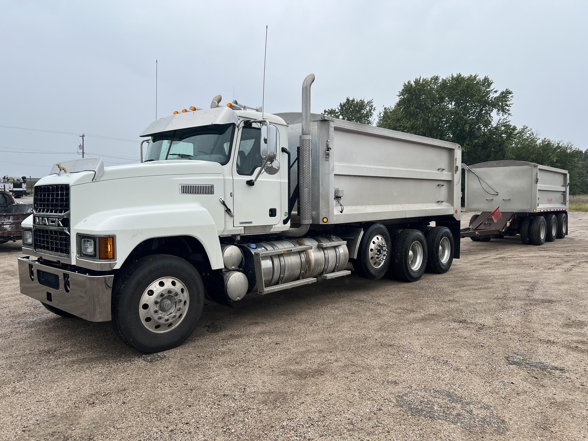 2021 MACK PINNACLE 64R 2021 MACK PINNACLE 64R - image 1 of 6