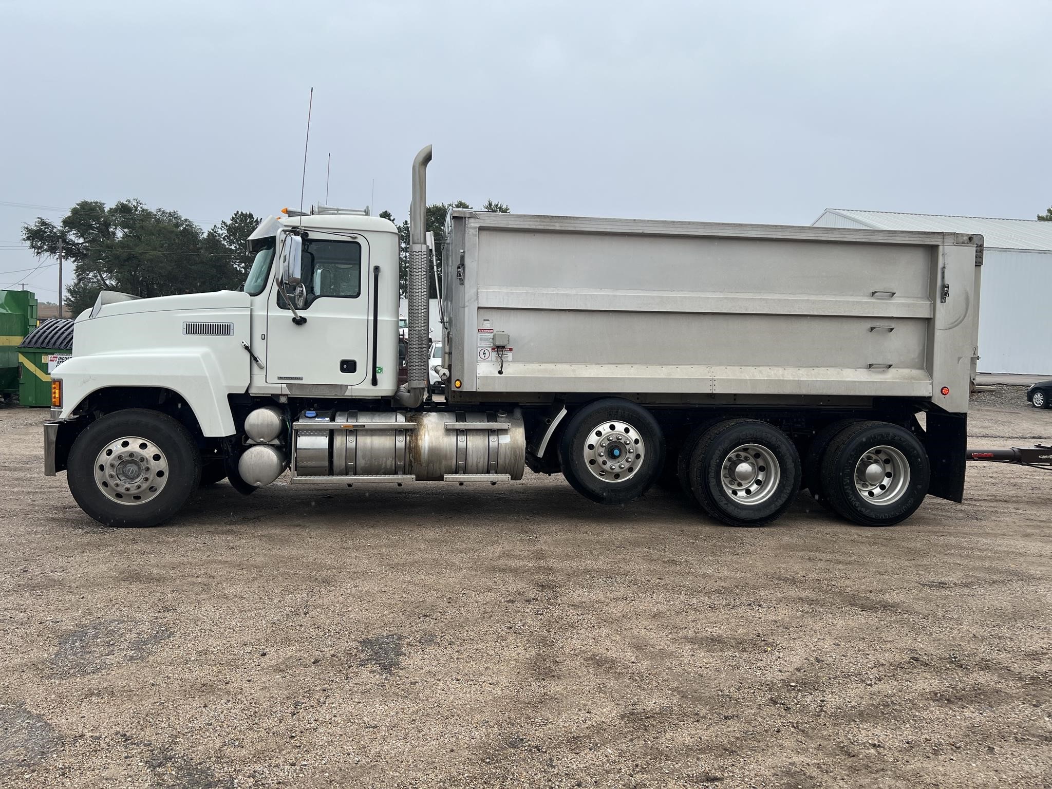 2021 MACK PINNACLE 64R 2021 MACK PINNACLE 64R - image 2 of 6