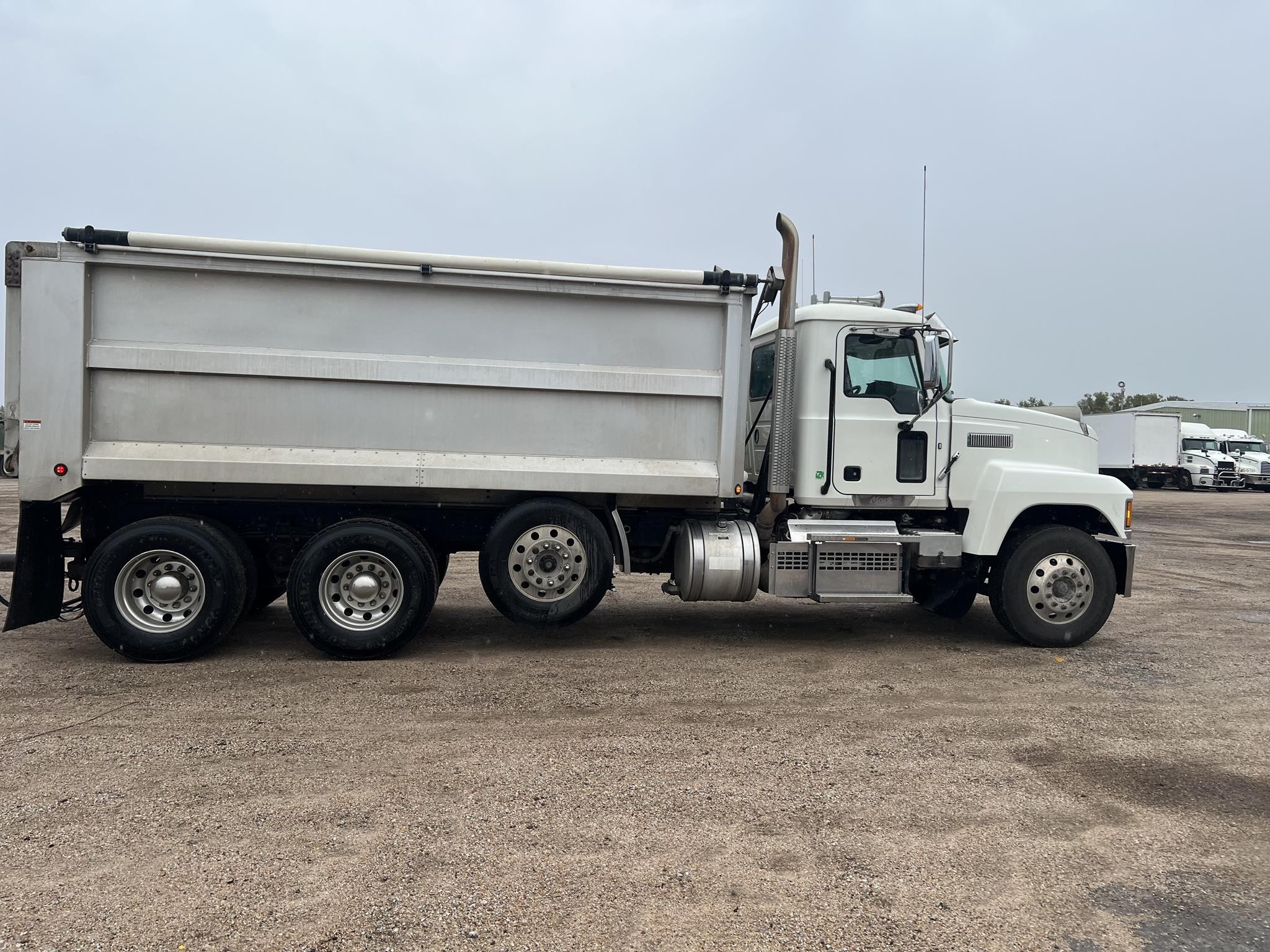 2021 MACK PINNACLE 64R 11046782933 2021 MACK PINNACLE 64R 11046782933