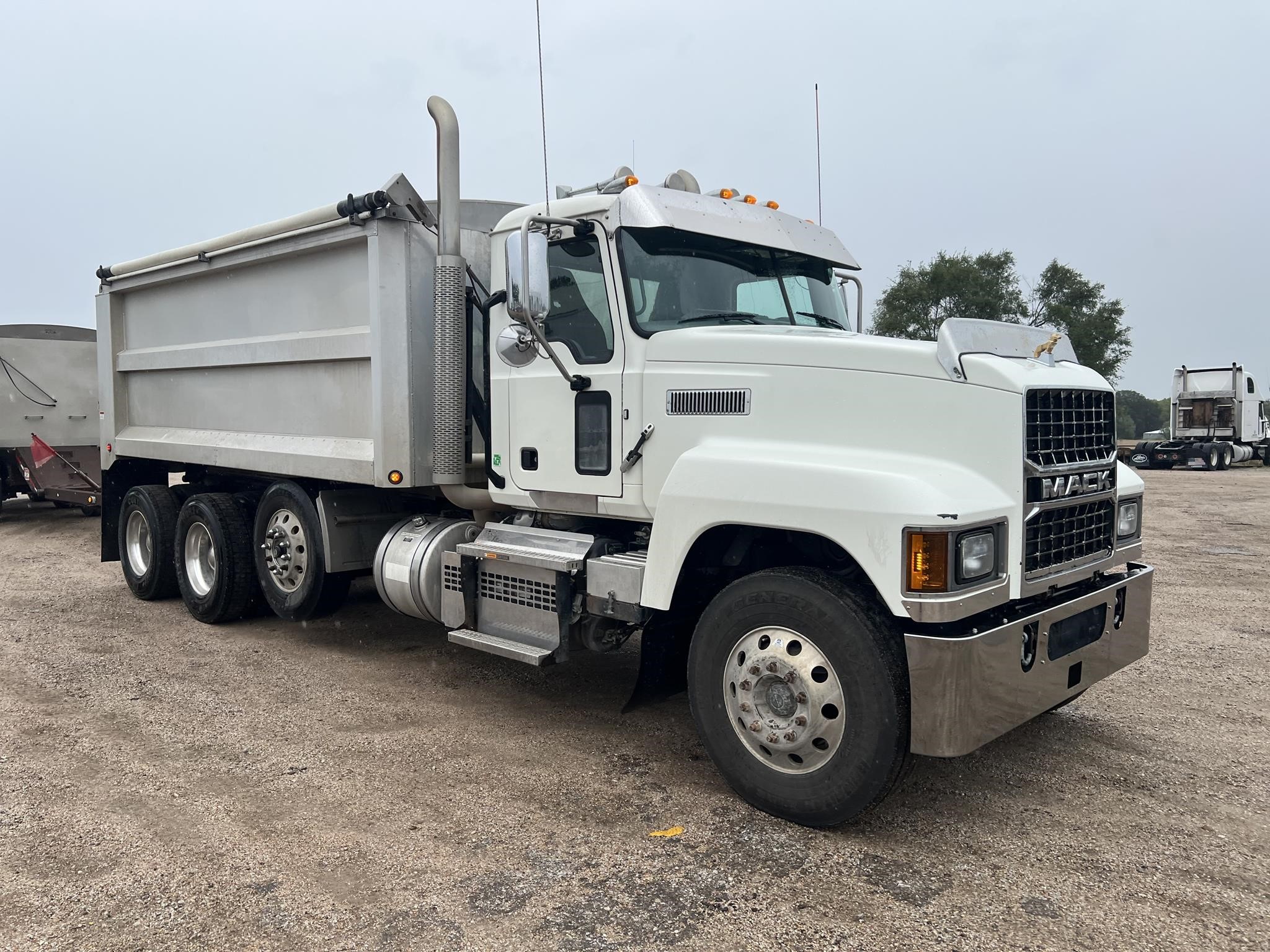 2021 MACK PINNACLE 64R 11046782936 2021 MACK PINNACLE 64R 11046782936