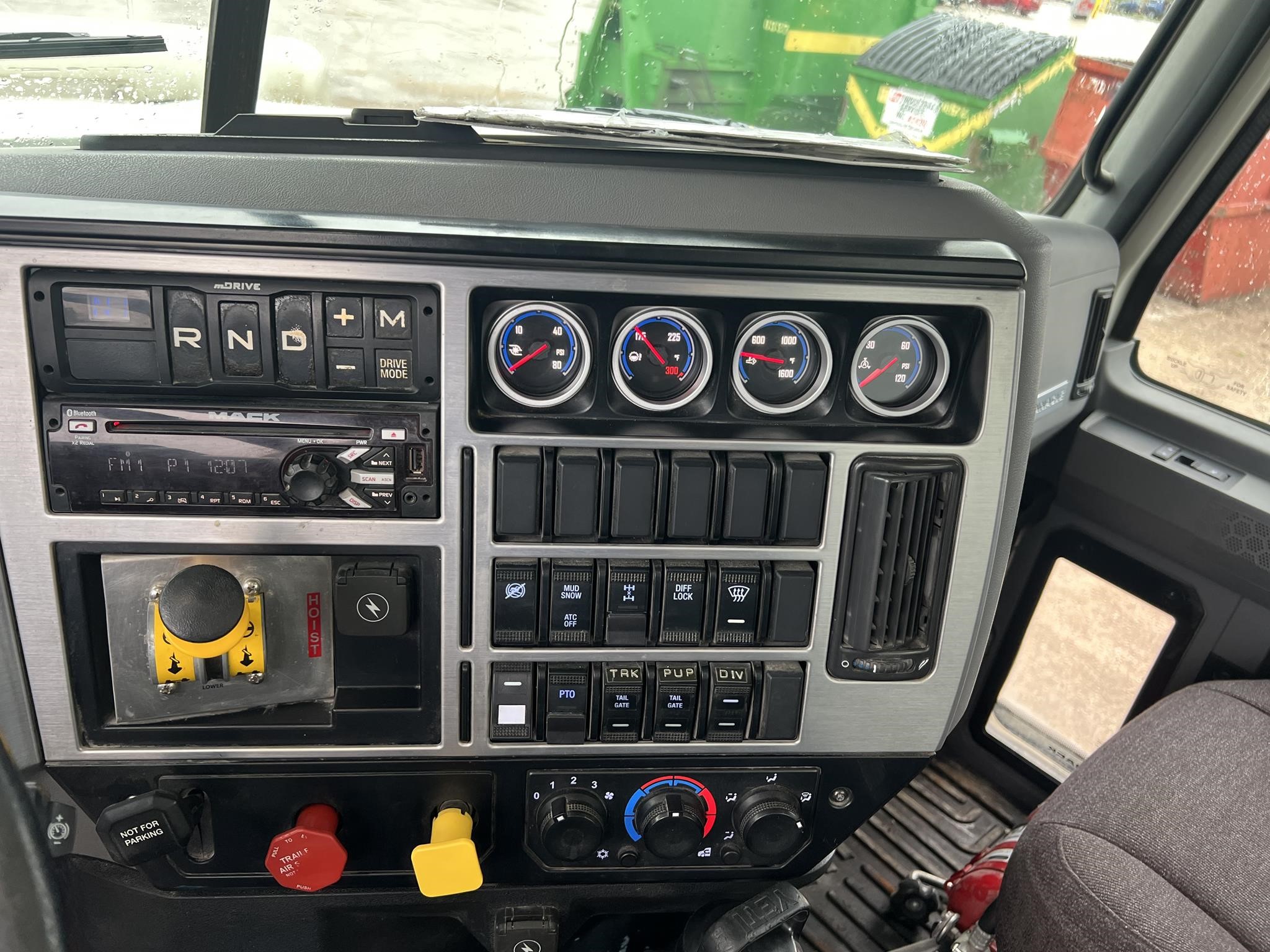 2021 MACK PINNACLE 64R 11046783007 2021 MACK PINNACLE 64R 11046783007
