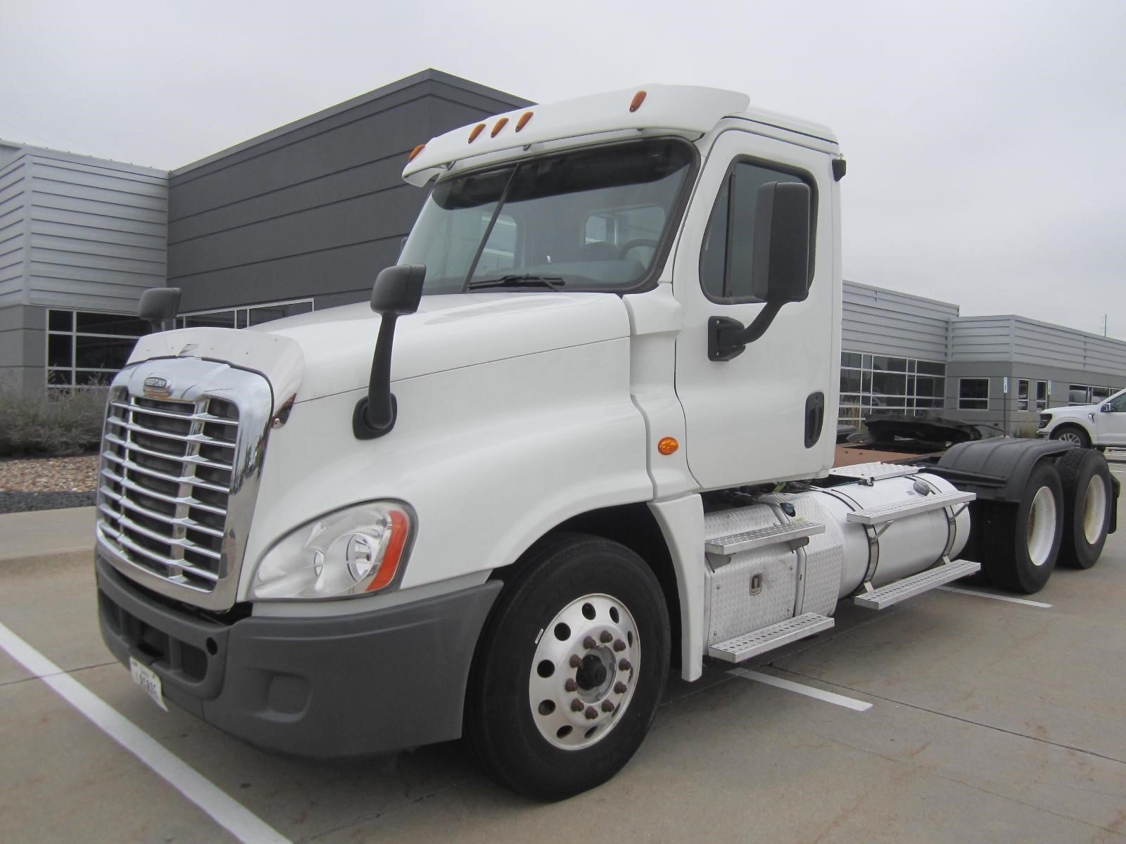 2017 FREIGHTLINER CASCADIA 113 2017 FREIGHTLINER CASCADIA 113 - image 1 of 6