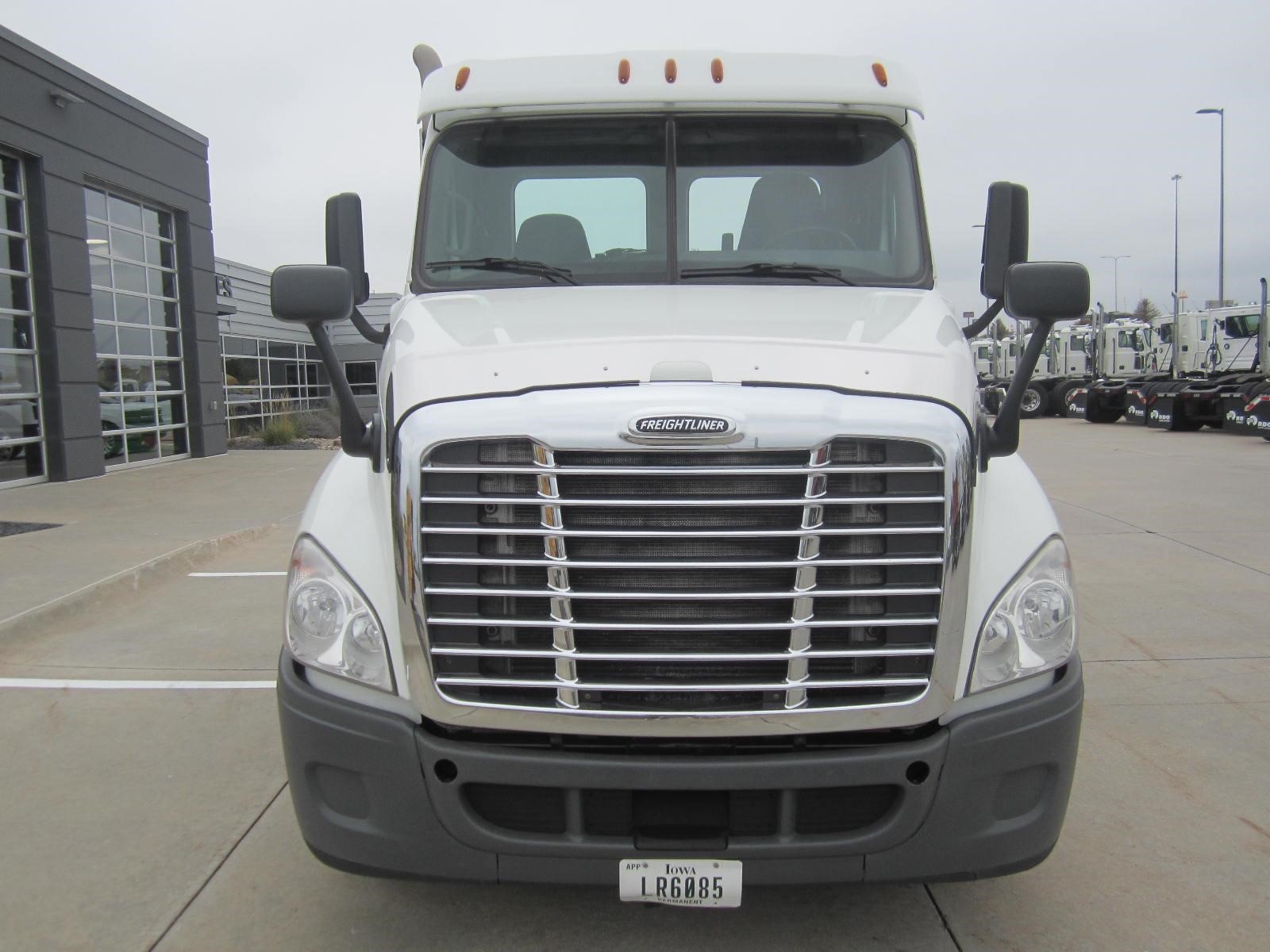 2017 FREIGHTLINER CASCADIA 113 2017 FREIGHTLINER CASCADIA 113 - image 3 of 6