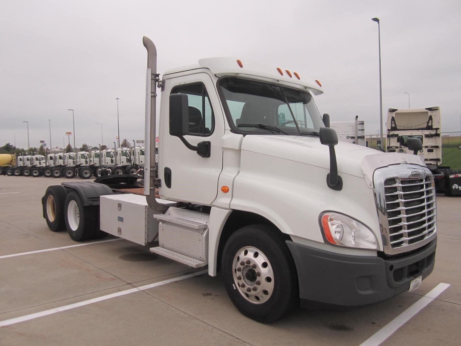 2017 FREIGHTLINER CASCADIA 113 2017 FREIGHTLINER CASCADIA 113 - image 4 of 6