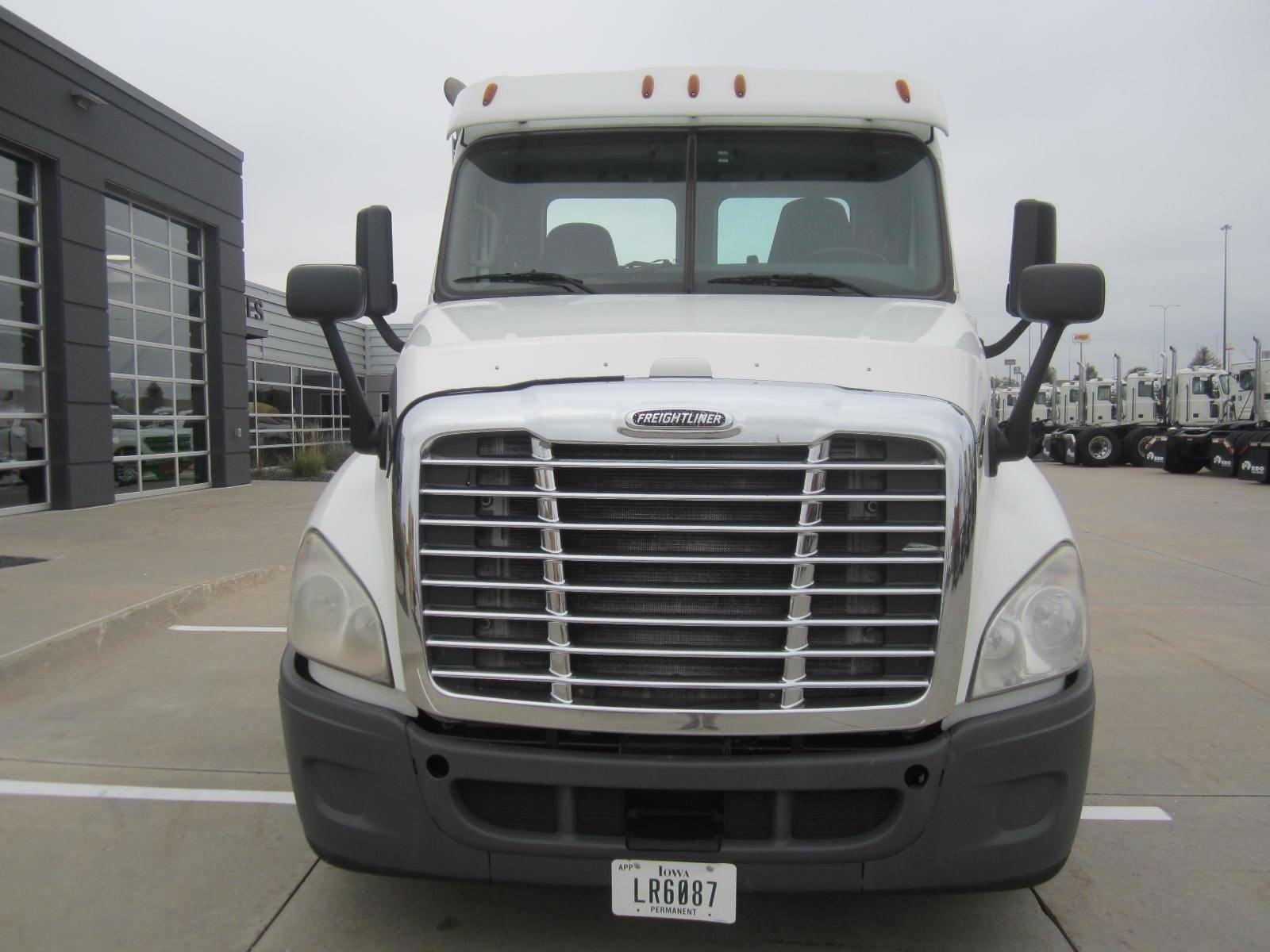 2017 FREIGHTLINER CASCADIA 113 2017 FREIGHTLINER CASCADIA 113 - image 3 of 6