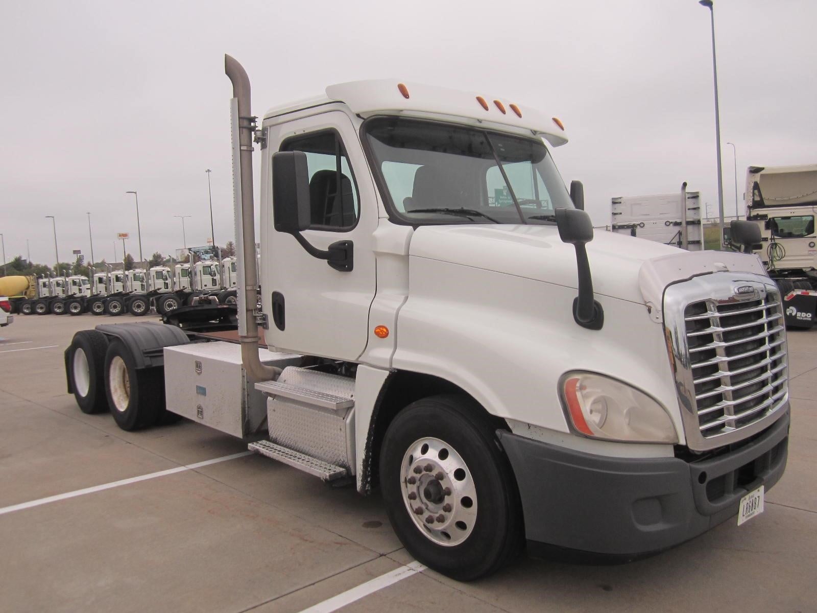 2017 FREIGHTLINER CASCADIA 113 2017 FREIGHTLINER CASCADIA 113 - image 4 of 6