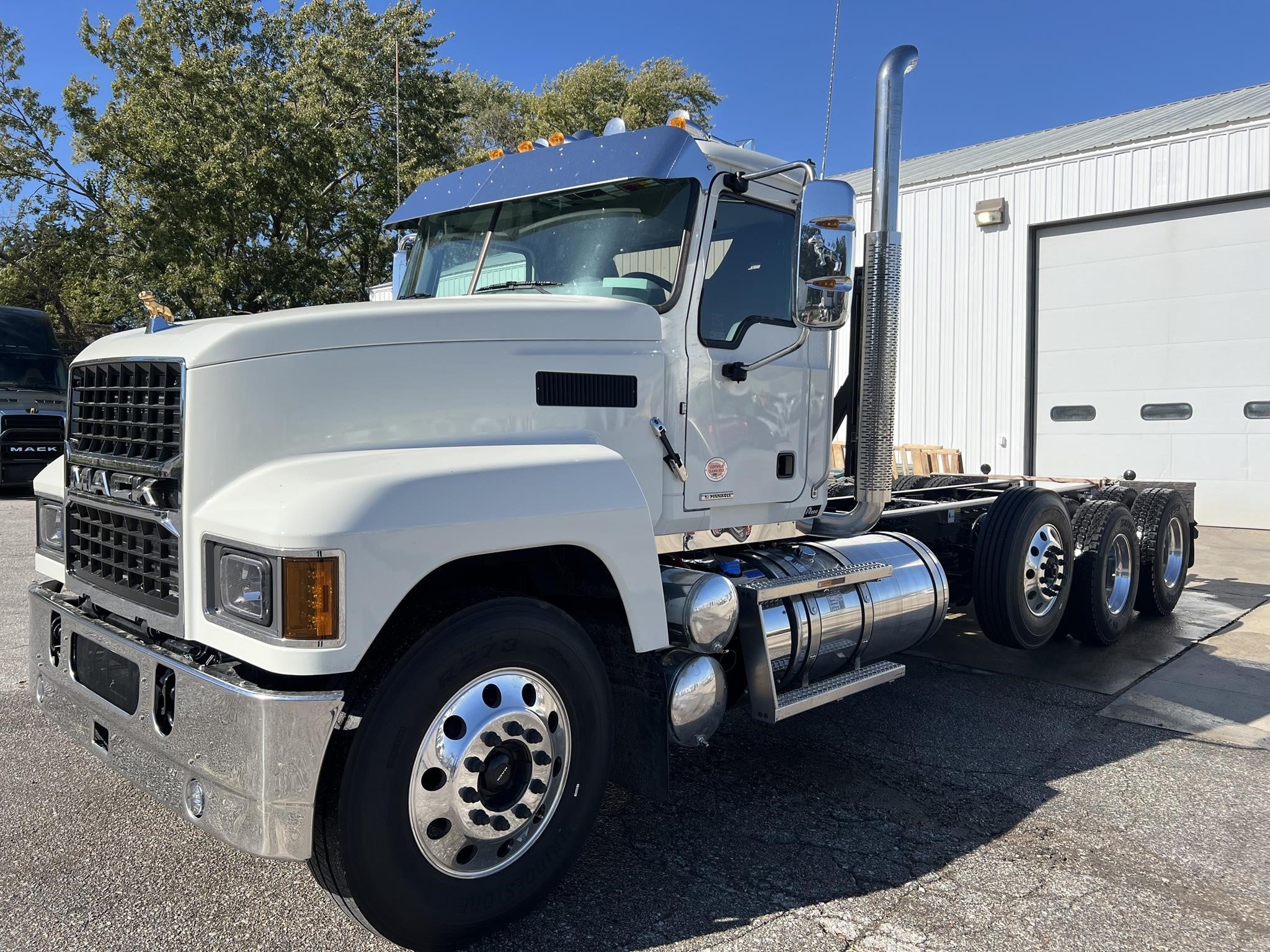 2027 MACK PINNACLE 84R 2027 MACK PINNACLE 84R - image 1 of 6