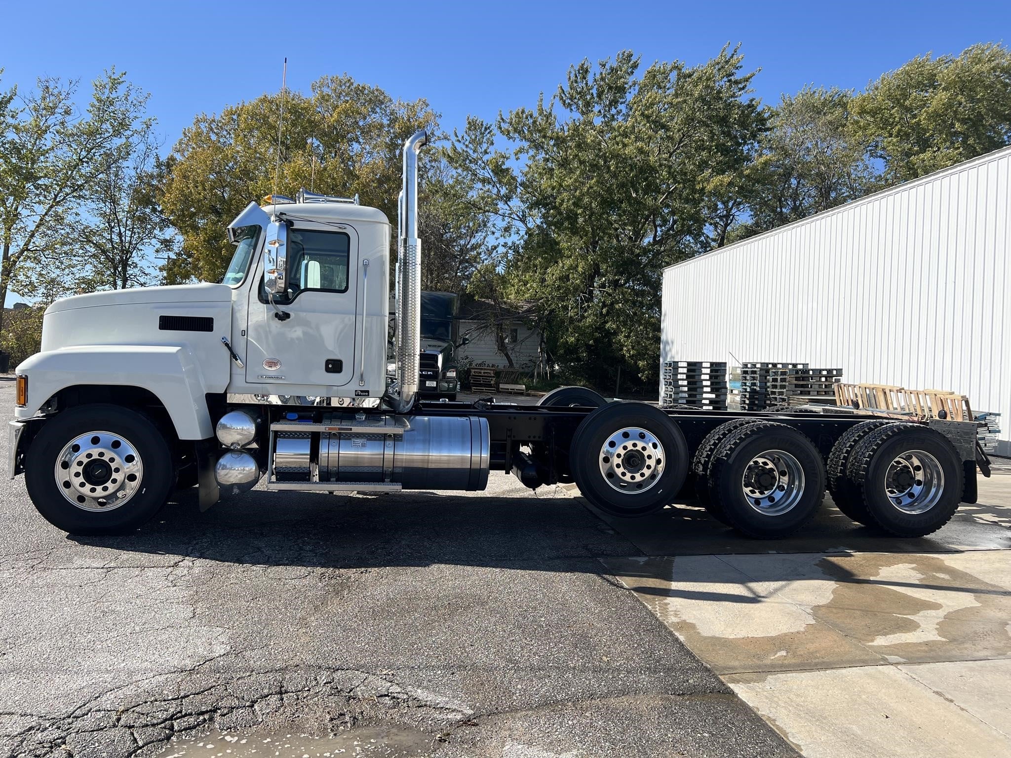 2027 MACK PINNACLE 84R 2027 MACK PINNACLE 84R - image 2 of 6