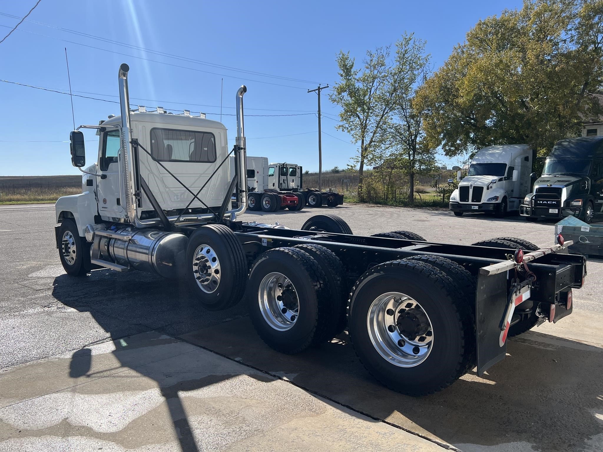 2027 MACK PINNACLE 84R 2027 MACK PINNACLE 84R - image 3 of 6